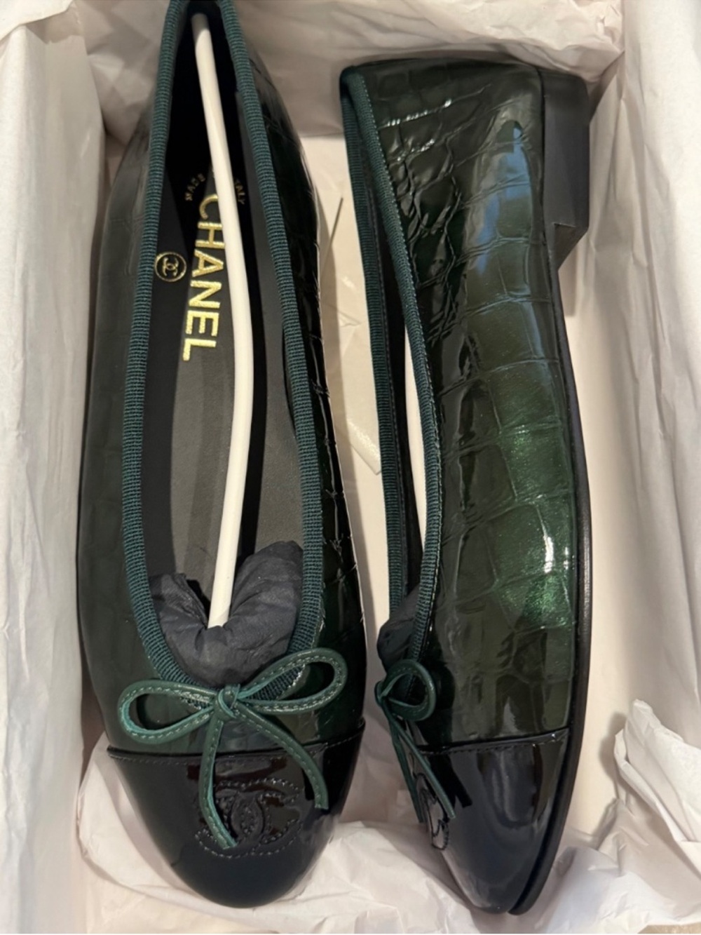 Women's Green and Black Patent Leather Ballet Flats - Picture 2 of 5